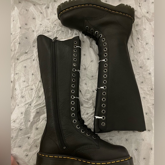 NWT Dr. Martens 1B60 Virginia Leather Knee High Boots - 8 - Picture 9 of 10